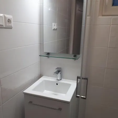 Locher Apartman 2 Buekfuerdo アパート Bük