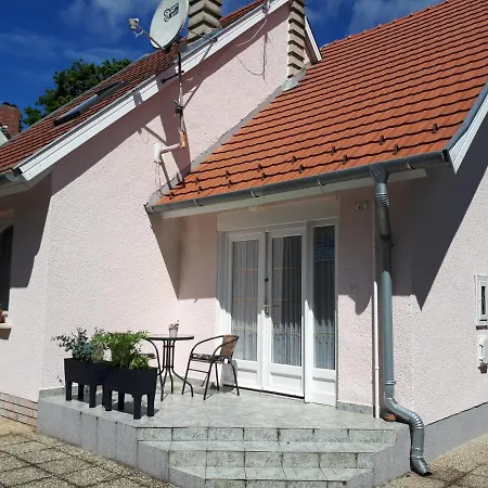Διαμέρισμα Locher Apartman 2 Buekfuerdo Bük